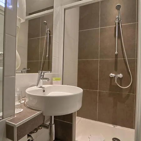 Mondial Hotel Paris